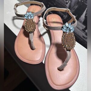 EUC Carlos by Carlos Santana Gold Pineapple Thong sandals, size 10